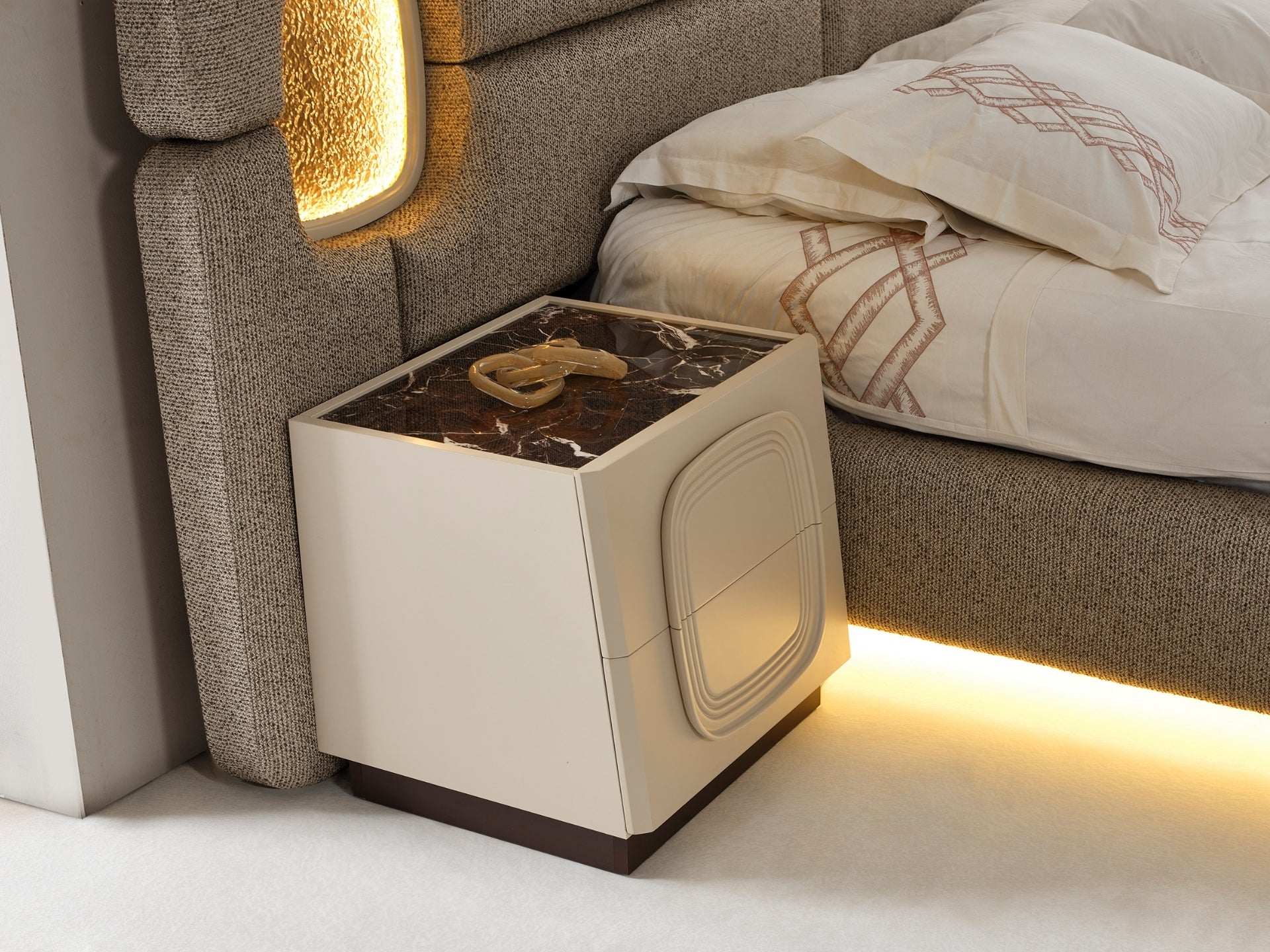 Leonora Yatak Odası