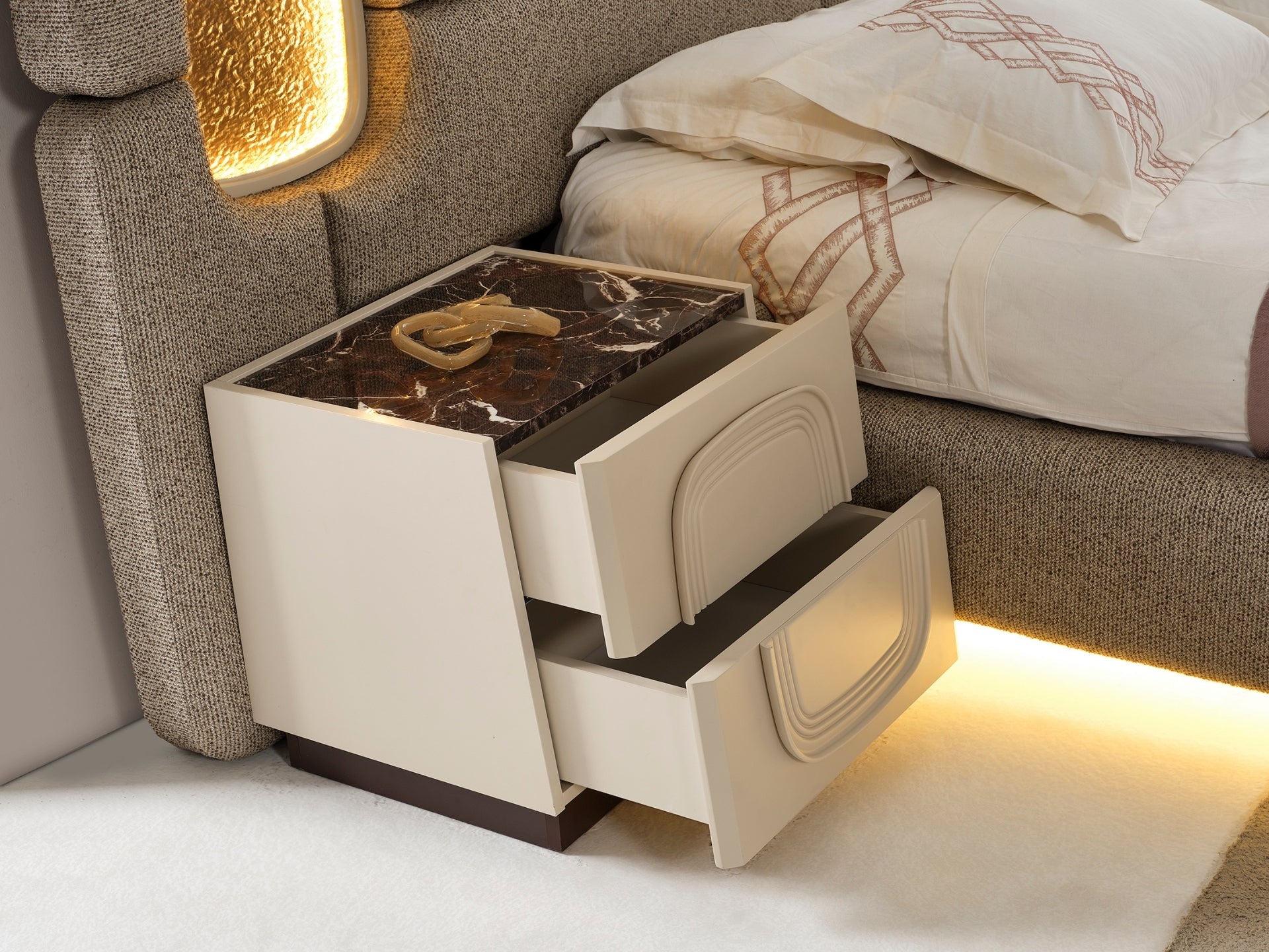 Leonora Yatak Odası